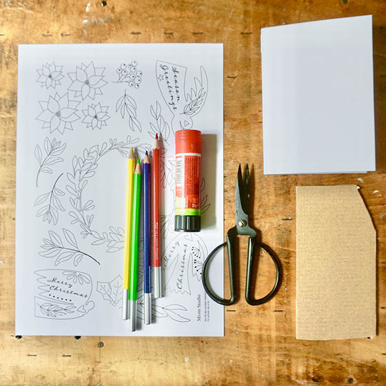 Material für weihnachtliche Pop-up Karte: ausgedruckte Vorlagem Stifte, Kleger, Schere, Karte, Papper