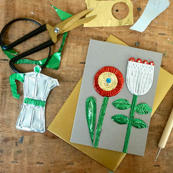 Karte mit bunten Blumen aus Prägefolie