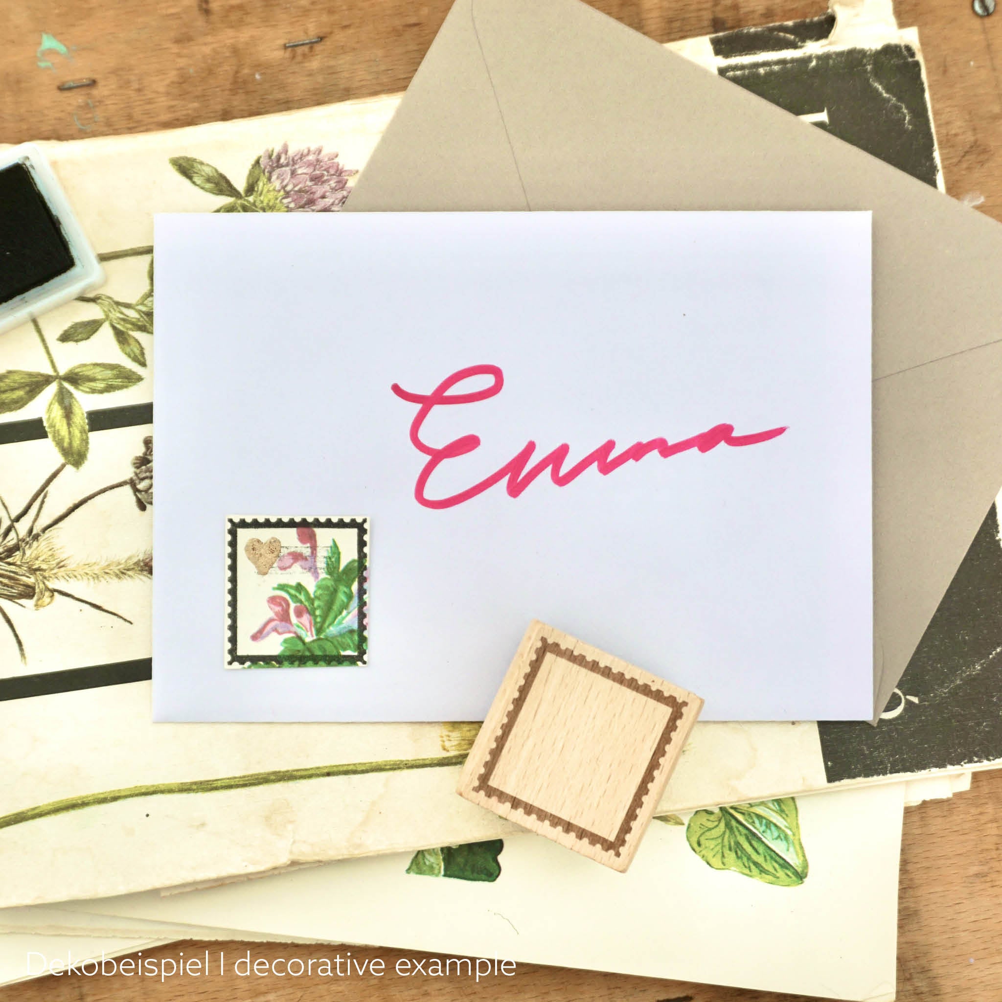 Holzstempel mit Briefmarkenmotiv - Verschiedene Designs: Anwendungsbeispiel, Briefumschlag