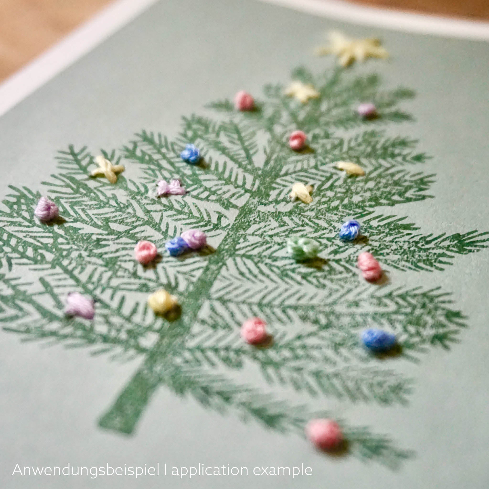 Handgestickte Weihnachtskarten mit XL Stempelmotiv - Bastelset - Beispiel, Nahaufnahme