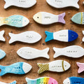 Platzkarten aus Modelliermasse in Fischform