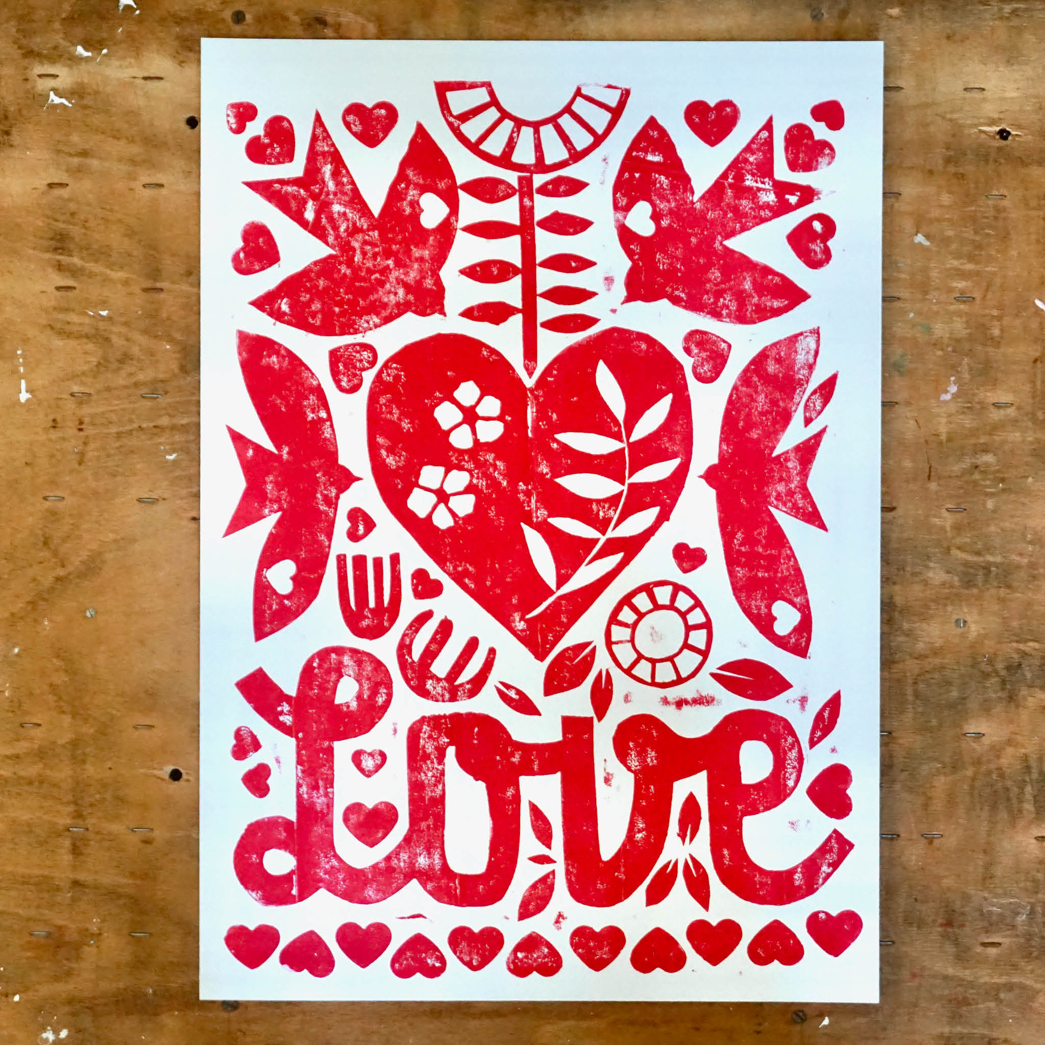 Hand gedrucktes Poster LOVE, Rot auf Weiß