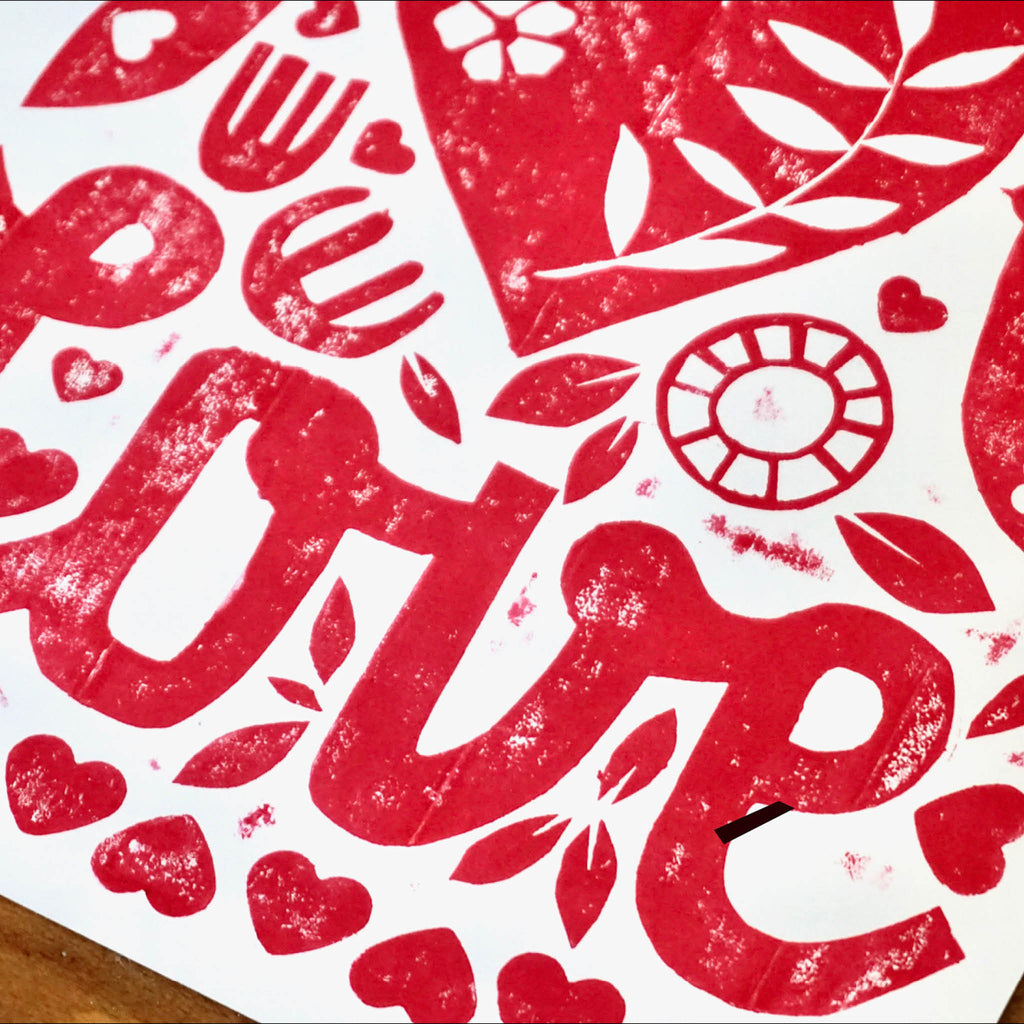 Hand gedrucktes Poster LOVE, Rot auf Weiß - Nahaufnahme