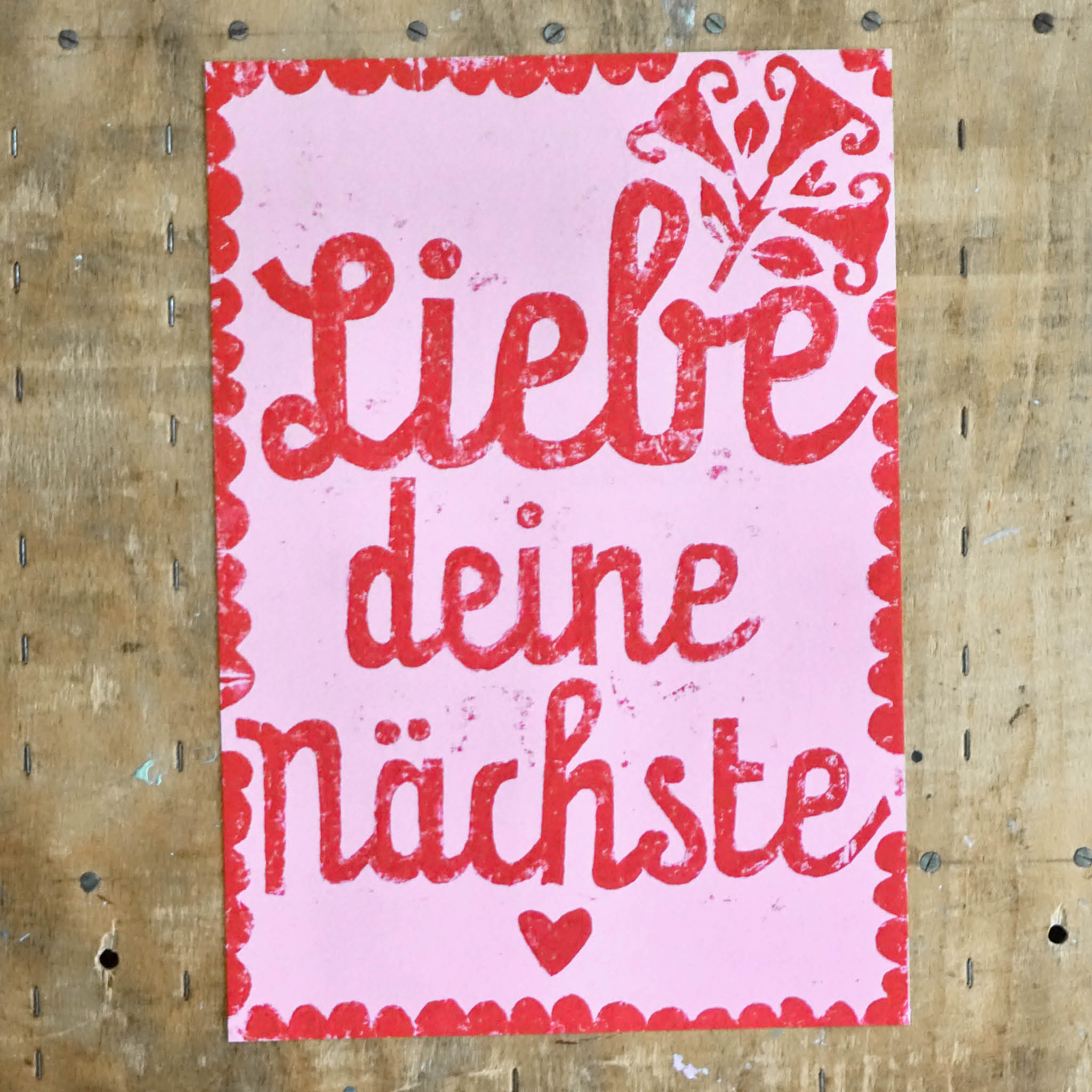 feministisches Poster "Liebe deine nächste" von Hand gedruckt