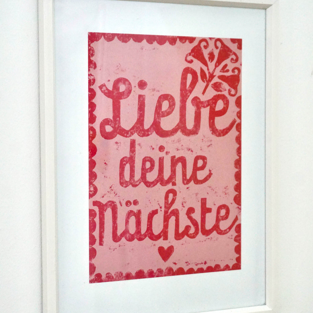 feministisches Poster "Liebe deine nächste" von Hand gedruckt - im Rahmen