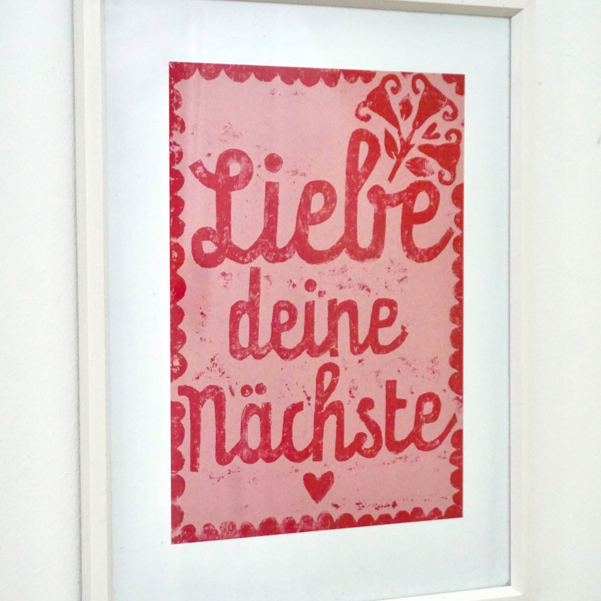 feministisches Poster "Liebe deine nächste" von Hand gedruckt - im Rahmen