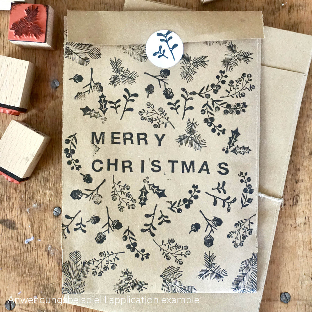 8 Holzstempel mit weihnachtlichen Motiven: Anwendungsbeispiel: estempelte Geschenktüte