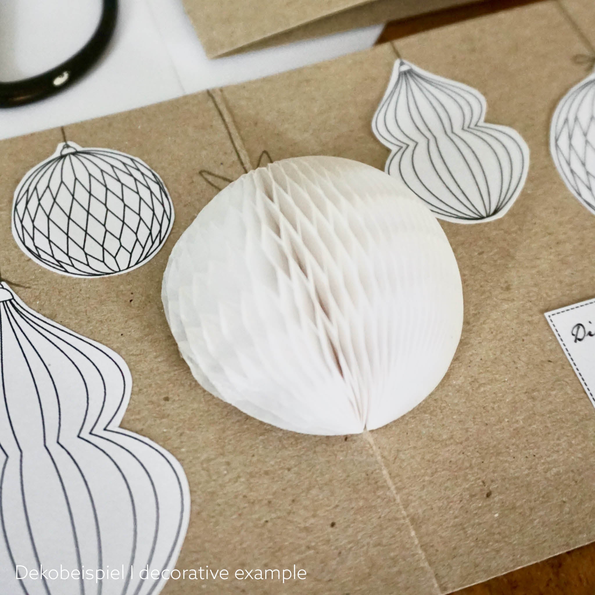 DIY Pop-Up Weihnachtskarte mit Wabenball - Beispiel , close up