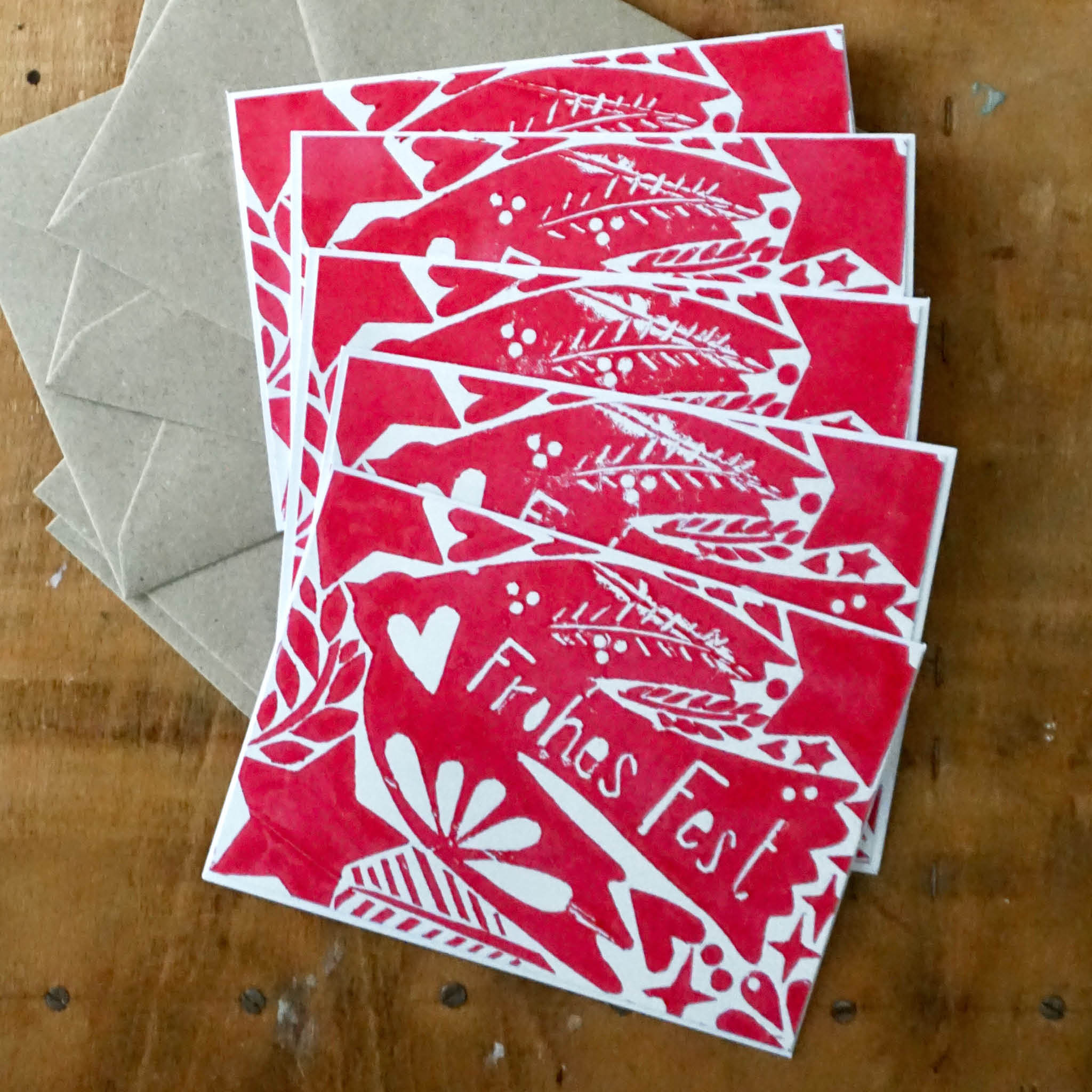 Von Hand gedruckte Weihnachtskarten mit Milchtütentechnik, Skandi-Stil, rot - Beispiel-Karten