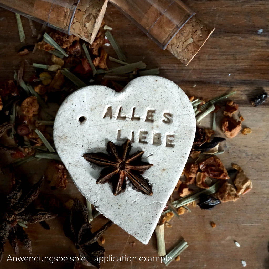 Wintertaler - Anhänger und Platzkarten aus Modelliermasse und Gewürzen basteln - Beispiel Geschenkanhänger "Alles Liebe